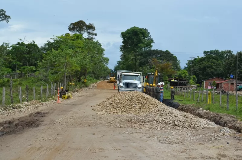 Trabajos en el sector de Cubará en la vía de la soberanía.